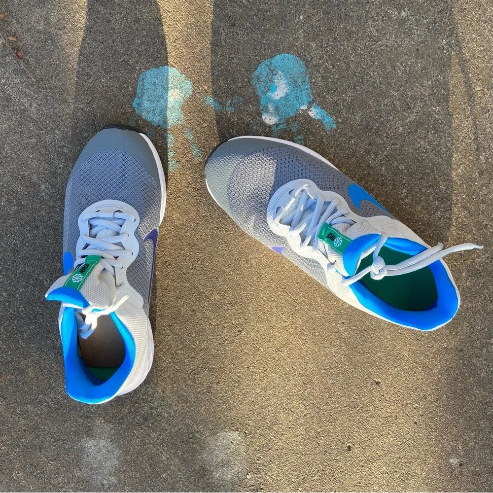 Nike NWOT Sz-6.5Y(BigKid)Sz-8(Adult)-Unisex Style- Run, Walk, Play, Skip, Jump👟